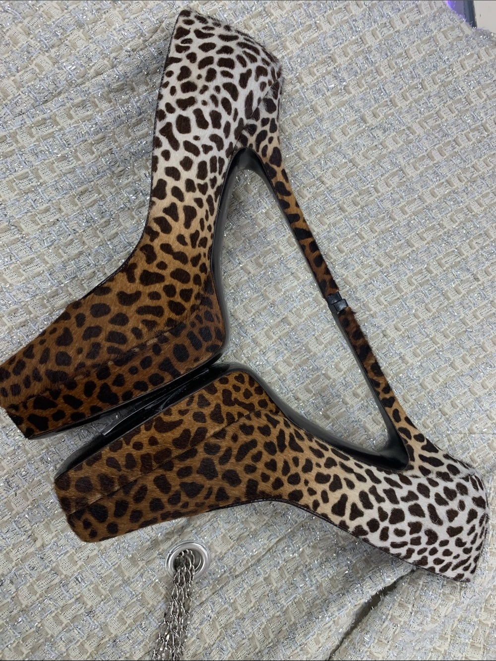 Gucci Women’s Leopard Print Pumps - Brown/Black - Picture 3 of 13
